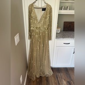 Mac Duggal beautiful dress, size 18 never worn